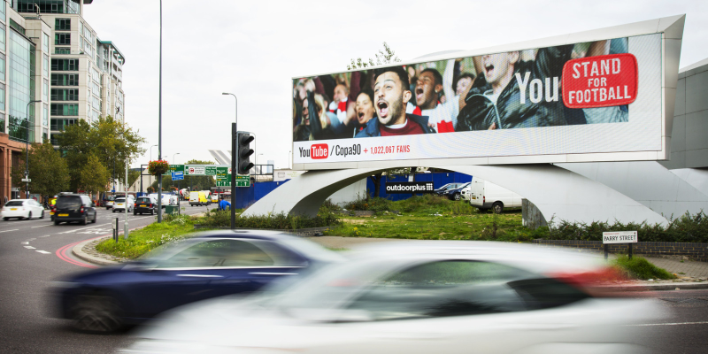 Illustration for article titled Google's Testing Web-Style Responsive Ads on Huge London Billboards